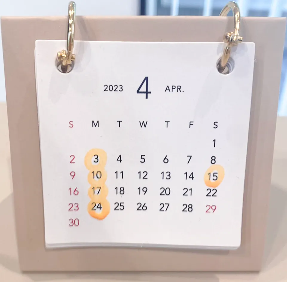 長浜市の美容室 アールリッシュ 4月の営業日カレンダー　長浜 ヘアサロン ヘアカラー 大人ボブ 切りっぱなしボブ ハンサムショート